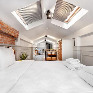 Kamer met Twee Aparte Bedden in de Zolder